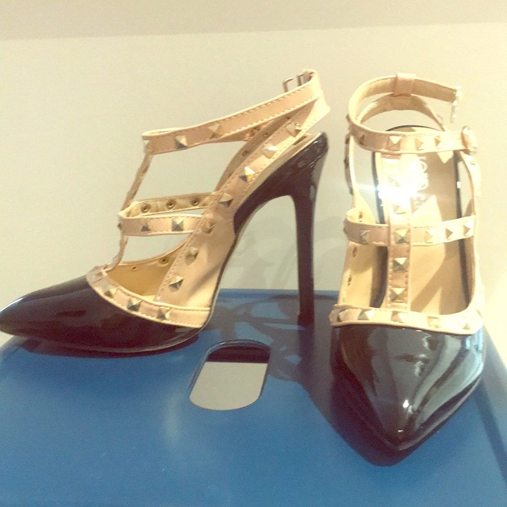 Size 5, black and nude stuffed heels!